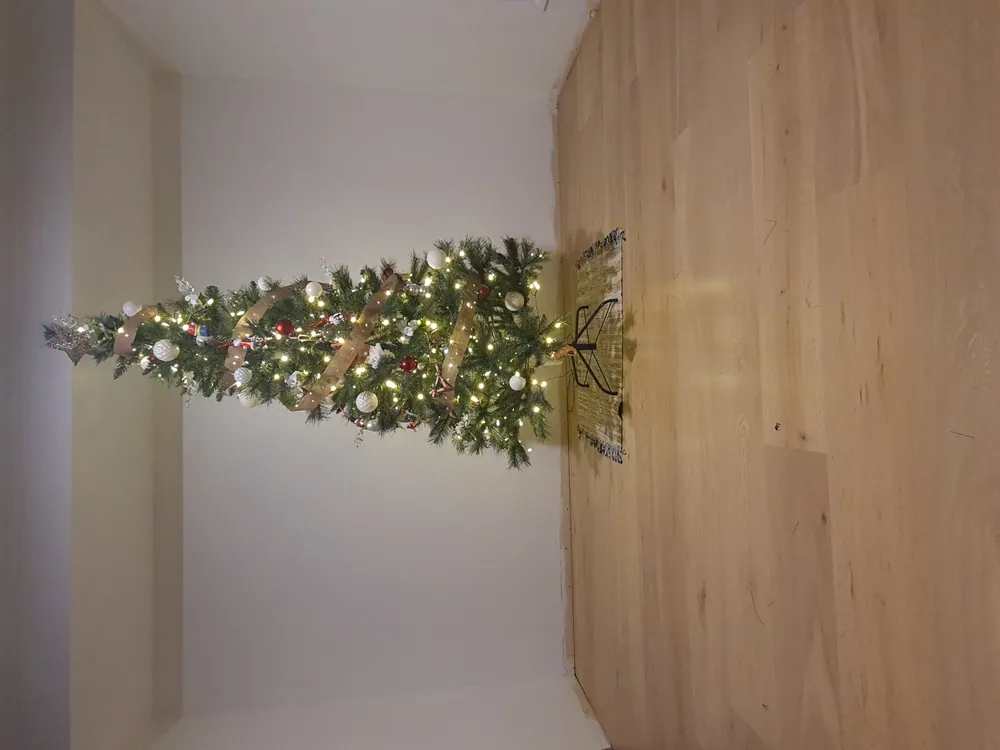 Christmas home decoration tips with beautiful wooden floors.
