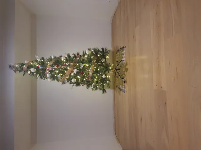 Christmas home decoration tips with beautiful wooden floors.